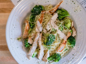 Spaghetti with grilled chicken and broccoli